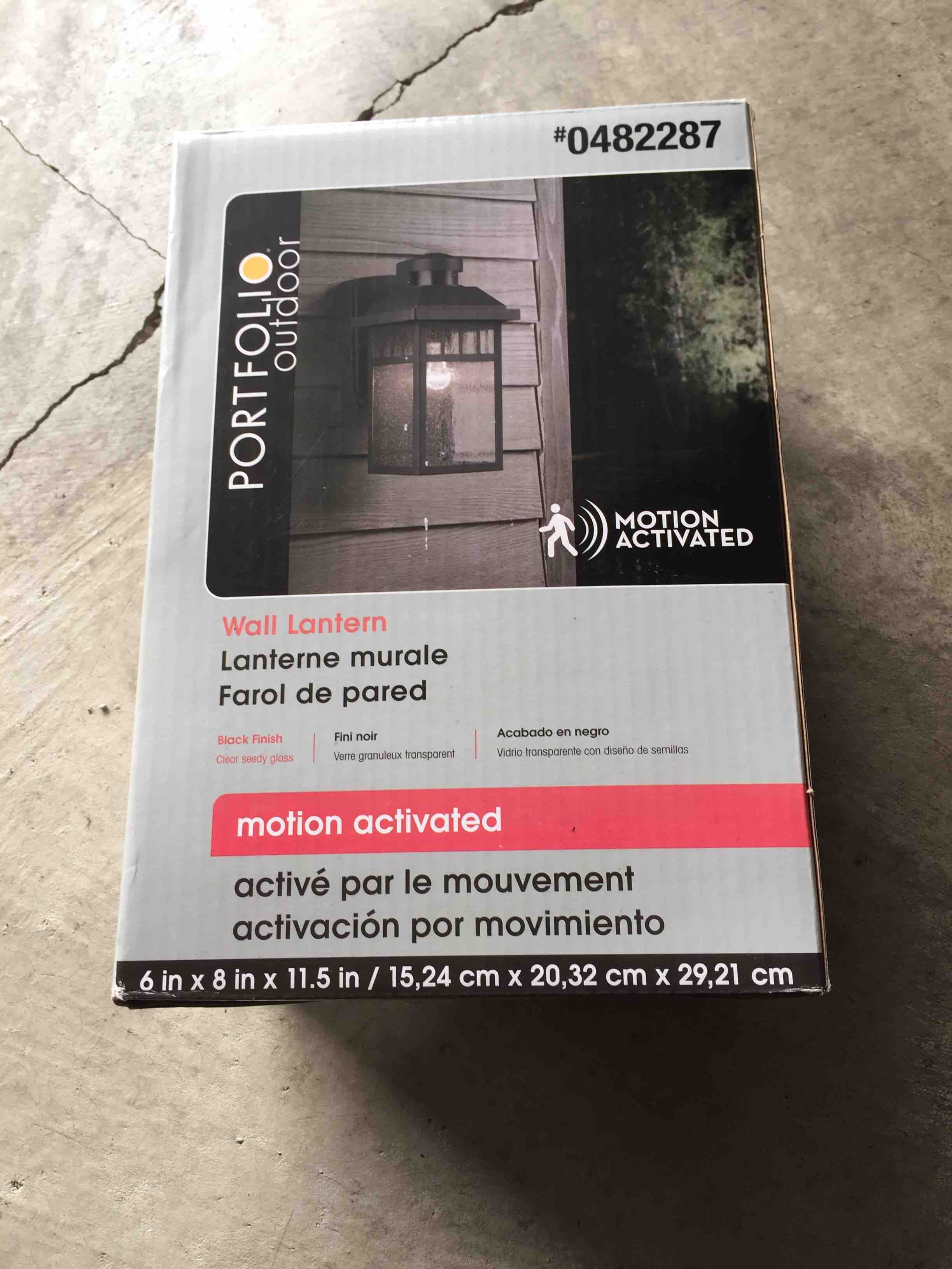 Outdoor light fixture unopened